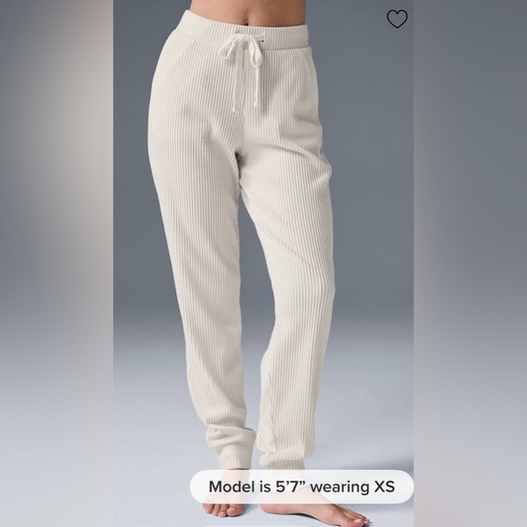 Alo Yoga NWOT Muse Sweatpants Ivory Size L - Picture 3 of 11